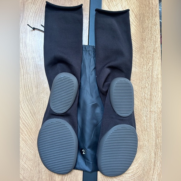 YZY PODS Brand New!! Limited Edition! Authentic! Brand New! #Yeezy - Picture 6 of 7